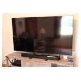 SAMSUNG 70" TELEVISION W/ Q6CB SERIES SOUND BAR
