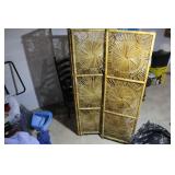 ROOM DIVIDER
