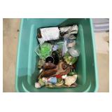 TOTE OF ASSORTED GLASSWARE & DECORATIVE ITEMS