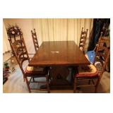 KITCHEN TABLE W/ FOUR CHAIRS & TWO LEAVES
