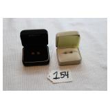 2 SETS OF EARINGS
