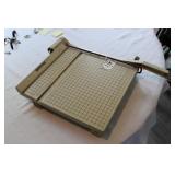 BOSTON CUTTING BOARD