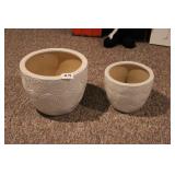 2 FLOWER POTS