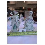 FIGURINES