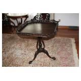 18TH CENTURY WALNUT TILT TOP TABLE