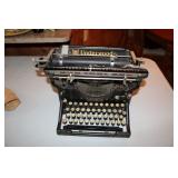 UNDERWOOD TYPE WRITER