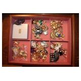 ASSORTMENT OF BROCHES & MORE