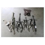 ASSORTED BEARING PULLERS & 6.7PS LIFT PLATE