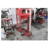 10 TON FLOOR JACK (NEEDS SEAL KIT INSTALLED)