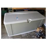 RUBBERMAID DECK BOX