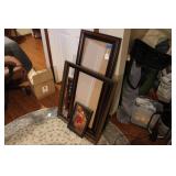 ARTWORK, PICTURE FRAMES & LITTLE TABLE
