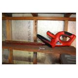 BLACK & DECKER HEDGE TRIMMER (NO BATTERY)