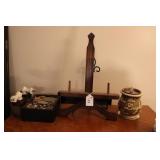 METAL & WOODEN EASELS & DECOR
