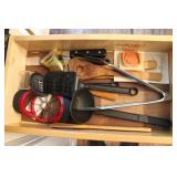 ASSORTED KITCHEN & HOUSEHOLD ITEMS