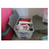 TOTE W/ CHRISTMAS PLACEMATS, MUGS, POT HOLDERS ETC