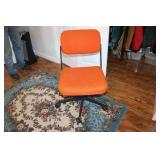 ROLLING OFFICE CHAIR