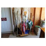 HAND TOOLS, DRIVEWAY MARKERS & UMBRELLAS