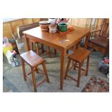 TABLE W/ (4) STOOLS