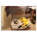 TOTE OF PITTSBURGH STEELERS CLOTHING & TOWELS