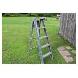 4' ALUMINUM LADDER