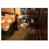 ALUMINUM STEP LADDER