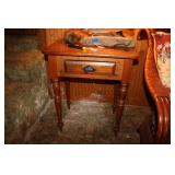 ANTIQUE END TABLE