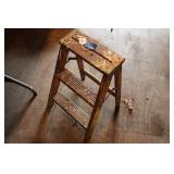 STEP LADDER