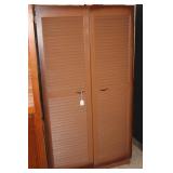 METAL CABINET W/ ASSORTED HUNTING ITEMS