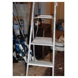 STEP LADDER