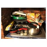 ASSORTED KITCHENWARE