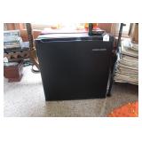 BLACK DECKER MINI FRIDGE