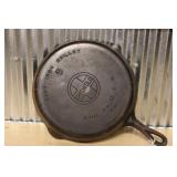 GRISWOLD LBL EPU #9 CAST IRON SKILLET (710)