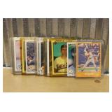 COLLECTION OF VINTAGE BASEBALL CARDS