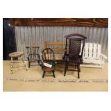 ASSORTMENT OF MINIATURE / DOLL FURNITURE