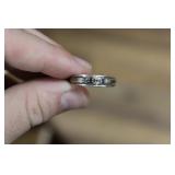 14K RING (MISSING ONE STONE) 2.9G