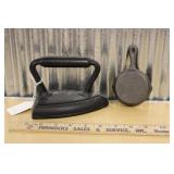LODGE 00MS MINI HAMMERED TOY SKILLET & SAD IRON
