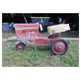 ERTL INTERNATIONAL PEDAL TRACTOR