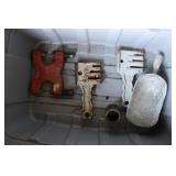 CHAIN BREAKER AND RIVETING TOOL FOR SICKLE BAR