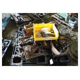 PALLET OF NEW HOLLAND 717 / 770 CORN HEAD PARTS