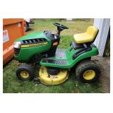 JOHN DEERE E100 RIDING MOWER - RUNNING