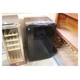 GE MINI FRIDGE- WORKING