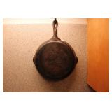 GRISWOLD #8 LBL E.P.U 704 SKILLET