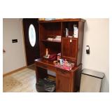 DESK (CONTENTS NOT INLCUDED)