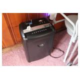 AMAZON BASICS PAPER SHREDDER