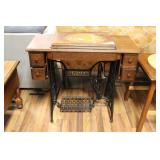 ANTIQUE SINGER SEWING MACHINE