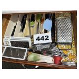 CONTENTS OF SILVERWARE-UTINSEL DRAWER