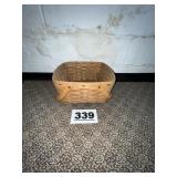 LONGABERGER PIE/PICNIC BASKET WITH SHELF