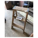 WOODEN STEPSTOOL