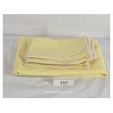 Yellow & White Oblong Table Cloth & 6 Napkins