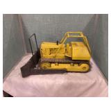 Metal CAT D9 Bulldozer Model